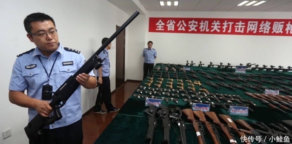 酷爱|小伙酷爱“吃鸡”, 买全套仿真枪, 可是AWM一枪没开就被捕入狱