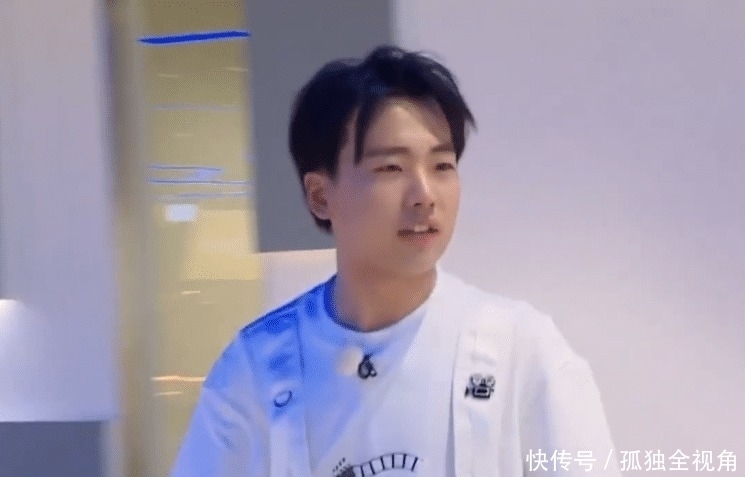 金靖的名牌|《跑男8》郭麒麟撕下金靖名牌,见他撕完后的举动,细节暴露人品