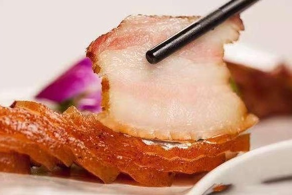 吃起来|为什么很多人喜欢吃猪头肉,常吃猪头肉身体会有哪些变化,了解下