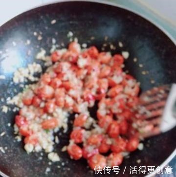 过瘾|又到了吃小龙虾的季节,教大家做蒜蓉龙虾尾,味道好吃过瘾