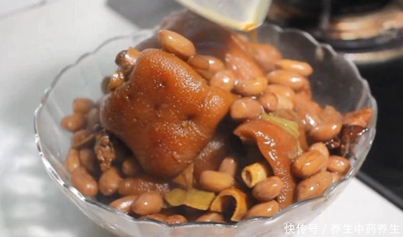  好吃|秋天，这道家常菜要多吃，胶原多多，炖一炖就上桌，入味又好吃