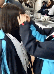 GIF|搞笑GIF:姑娘,你以为真是对你好啊!只是坑你而已!