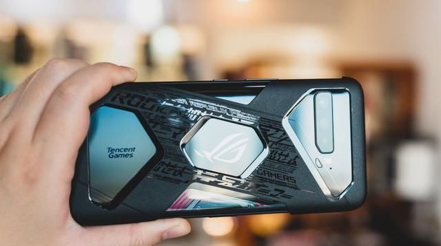  快速|270Hz采样率+144Hz刷新的新电竞手游利器ROG游戏手机3快速体验