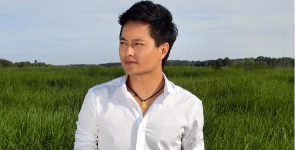 云飞|拿下《星光大道》亚军就抛妻弃女,转身迎娶小娇妻,云飞很渣男