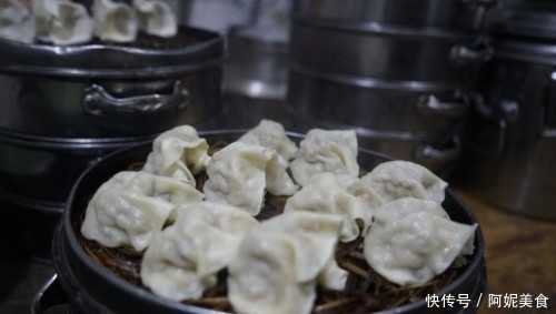 西安|53岁大叔卖蒸饺20年,日售三四百笼,供出两名大学生