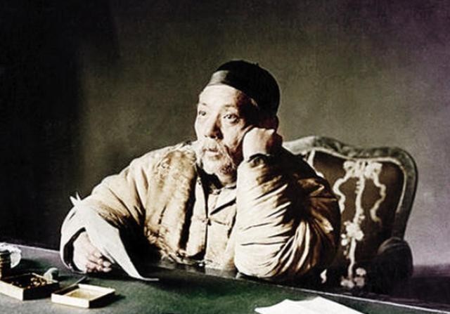 老头|袁世凯最大的一次危机,一夜之间“须发尽白”,俨然成八十岁老头