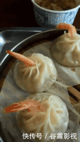 身上|真丝裙美女气场太强了，光线打在身上，绽放成熟美