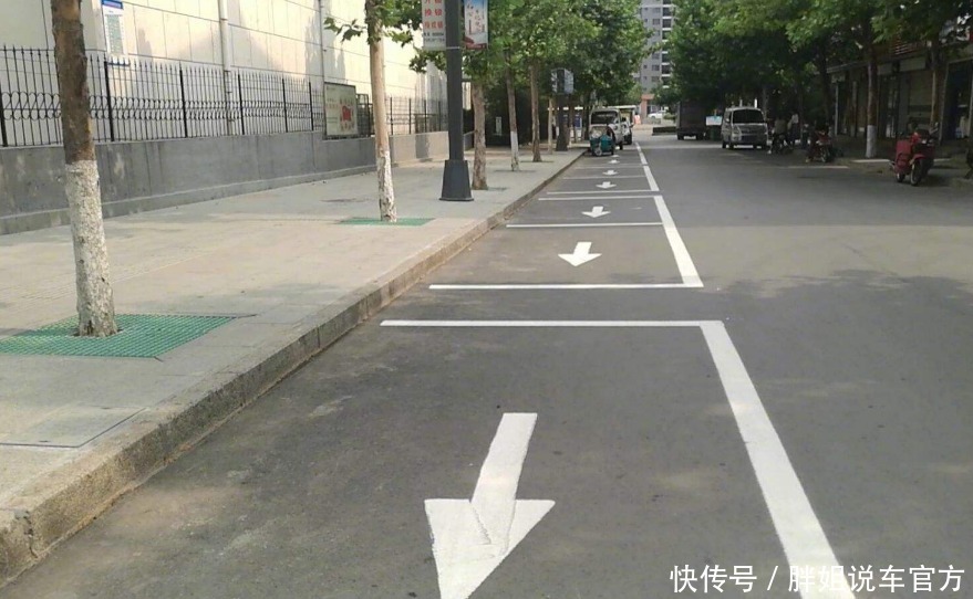 回应|非机动车道成了停车位，电动车司机只能绕行，官方回应来了