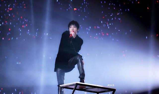 这位|这位华晨宇在歌手表现中脱颖出,多次获得一等奖