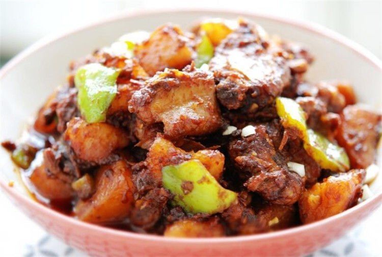 吃货|吃货无聊有多可怕把100瓶老干妈的“鸡丁”全挑出来,结果呆住