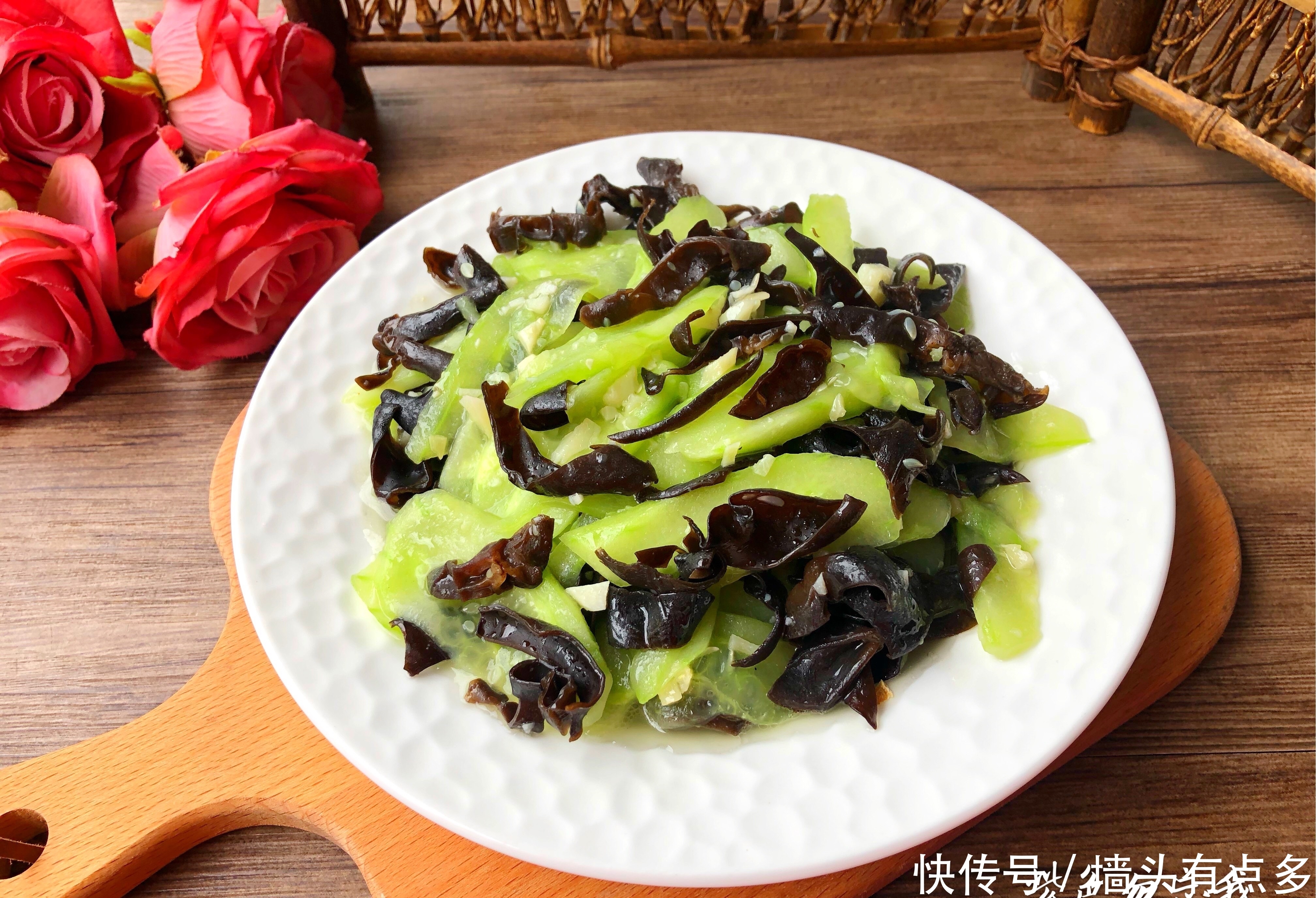 别错过|它和黑木耳天生是一对,简单炒一炒,清肠去脂又美味,别错过