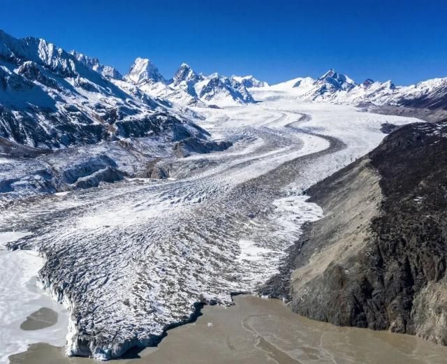 雪山|凝聚冰川、古道、湖泊、雪山、草原和古文明的康巴腹地