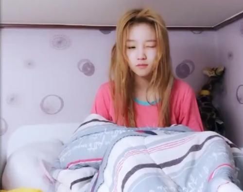 带妆|有种“整容”叫成员刚起床,baby鹿晗真实,看到宋雨琦带妆睡