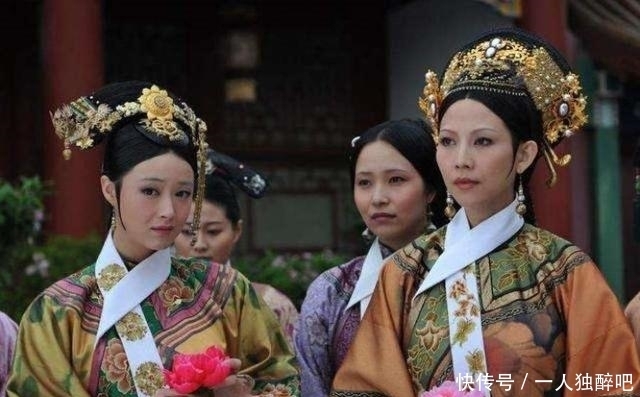 妃子们|清朝的妃子,为何脖子上总有一条白围脖?除了美观,还方便了皇上