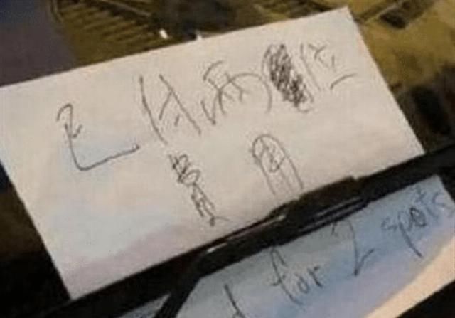  自找|保时捷车主买2车位停车，结果隔天被砖头砸坏，邻居还不是自找的