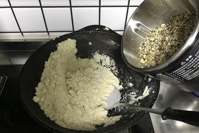 南方人|面粉炒一下,热水冲泡,营养可口,北方人常吃,南方人吃过的不多