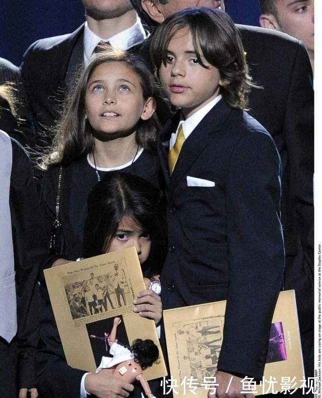 活成|迈克尔杰克逊逝世十一周年,他最爱的女孩还是活成了他的模样
