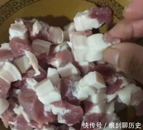 脏东西|无论什么肉,越焯水越脏?43年老厨子:多这一步,脏东西自己出来