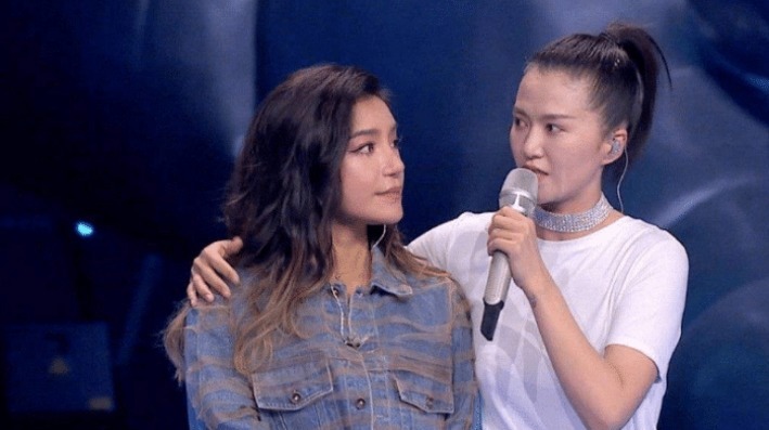 出身|讽刺?同样是“超女”出身,亚军变导师,冠军还是选手