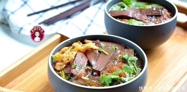 柔嫩|三伏天没胃口?吃1碗鸭血粉丝汤,咸鲜柔嫩开胃,从里到外的畅快