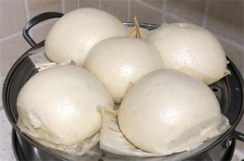 热水|蒸馒头时,冷水还是热水下锅面点师傅教你一招,馒头蓬松不塌了