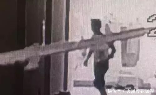 宿舍|女子吃饭时被人喊下楼,回来发现饭里多了白色粉末…