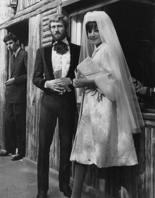 婚纱|百年婚纱秘史原来以前的新娘还不止会穿白婚纱