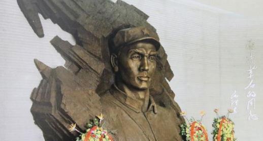 他是最后一位牺牲的中央军委委员,人生辉