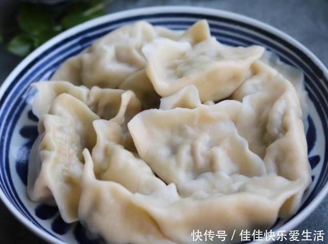  饺子|妈妈调饺子馅有秘诀，每次必放这3样东西，饺子鲜香又好吃