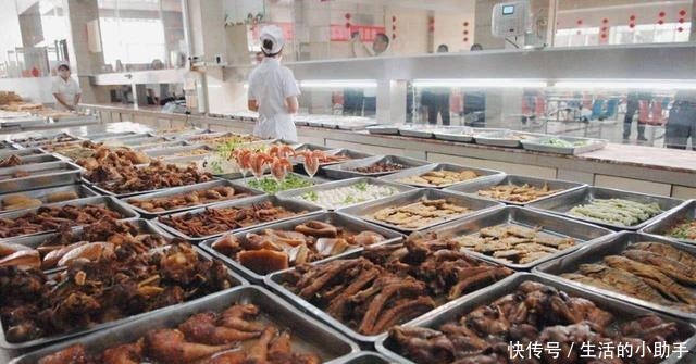 富士康|富士康员工为何宁愿在食堂排队,也不愿出去吃饭,原因都在食堂里