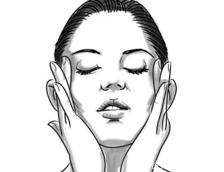 把脸洗干净|伤脸的5个洗法,越这样洗,皮肤粗糙不水润,毛孔会粗大