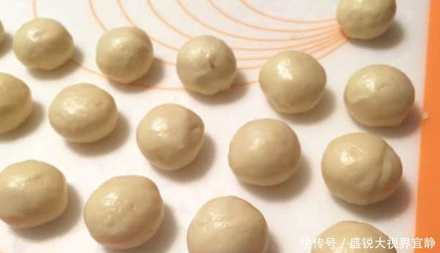 做法|如何做出口感酥脆,层次分明的蛋黄酥,配方和做法分享给你