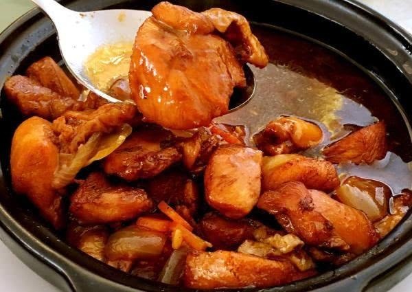  鸡块|炖鸡肉，有人直接炖，有人先焯水，大厨教你一招，鸡肉更入味