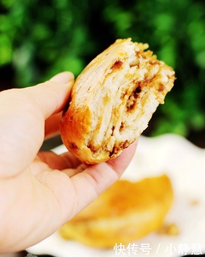  松软|千层发面饼，又出新招，又香又松软，全程不加一滴水和油