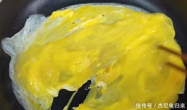 酥脆|懒人春卷做法!不和面,不揉面,15分钟做一锅,酥脆又鲜香