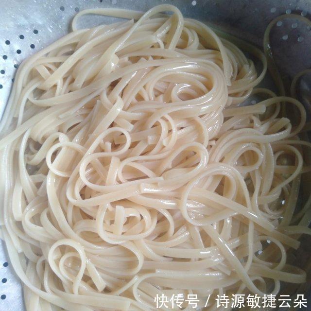 肉酱|肉酱意面,酱汁浓郁,面条劲道