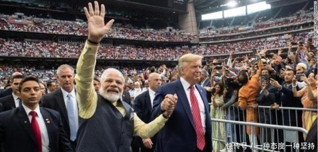 双手|印度最终还是向世界伸出“乞讨”的双手!
