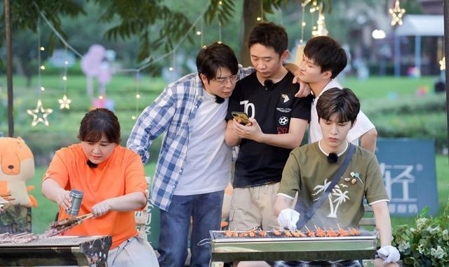 张艺兴|《青春环游记》蹭肖战张雨绮万茜张艺兴蔡徐坤热度,周深杨迪躺枪