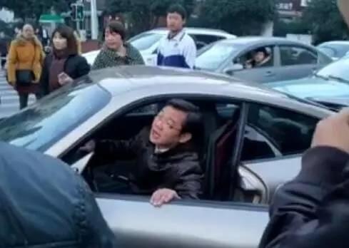 大火|师承李金斗,与奇志大火却出走湖南卫视,开车被蹭吼交警被力挺!