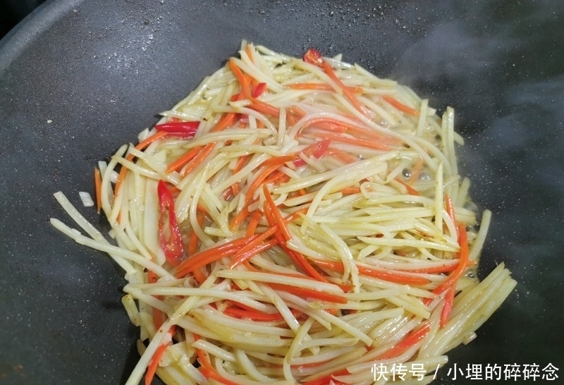 胡萝卜|很普通的食材碰撞在一起，就会有意想不到美味，就是胡萝卜土豆丝