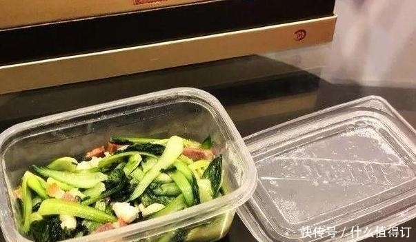 破裂|“主持一哥”华少血管“破裂”, 暴瘦30斤:“废掉”一个人, 就让他忙到透支?