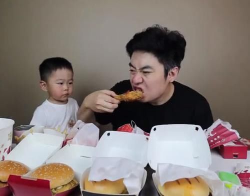 汉堡|把肯德基的汉堡和炸鸡全部买下来,得花多少钱没想到会这么便宜