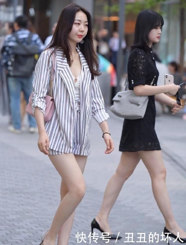 着急|出门太着急, 把“病号服”当成外套, 短裤都盖不住