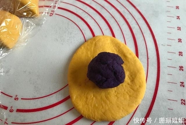 抢光|南瓜不做南瓜饼,教大家一款新吃法,比鱼肉还香,上桌就被抢光