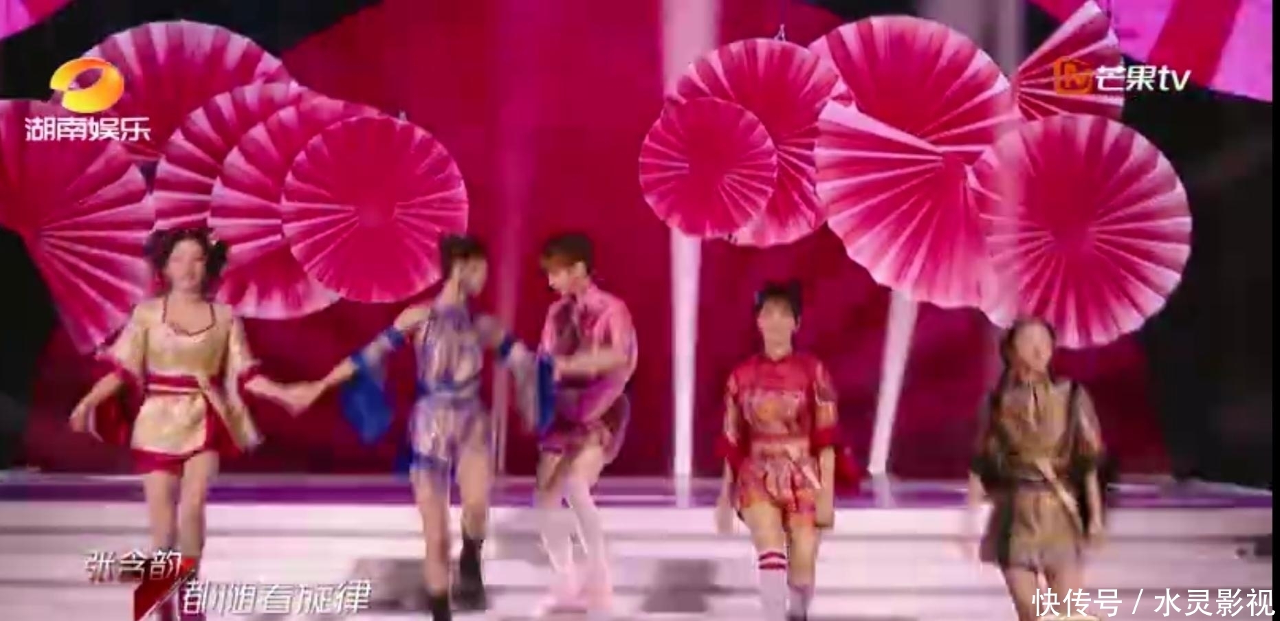  舞蹈动作|《浪姐》伊能静“混晋级”未被淘汰，节目组疑似有内幕