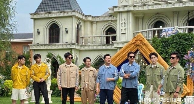 成龙|跑男新路透,baby一手拿“菜刀”一手拿权杖,我却注意成龙的外甥