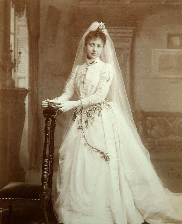 婚纱|百年婚纱秘史原来以前的新娘还不止会穿白婚纱