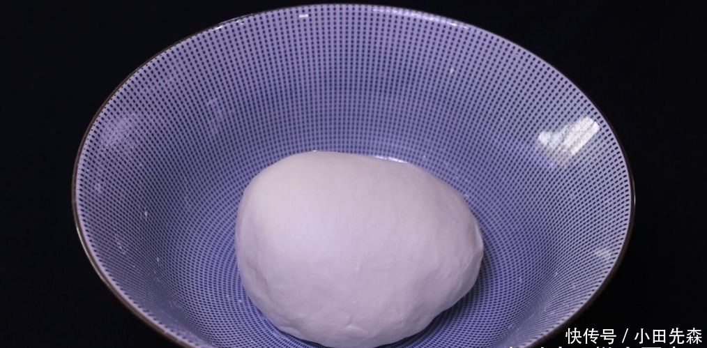 面粉|这是椒盐酥饼的做法,咸香可口,外皮超酥,轻轻一碰就掉渣