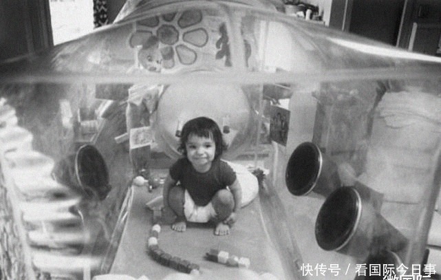 母亲|“泡泡男孩”:一生活在泡泡里,12岁第一次触摸母亲接着便离去