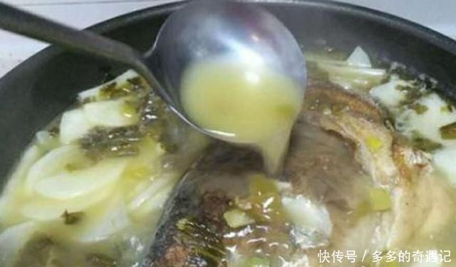  大厨|做鱼汤时，应该用冷水还是热水大厨一旦用错，鱼汤不白还很腥